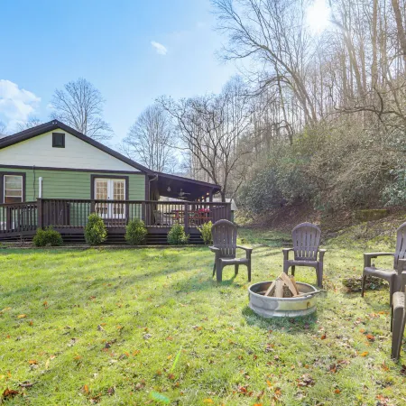 Quaint Mountain Charm! Robbinsville Hideaway