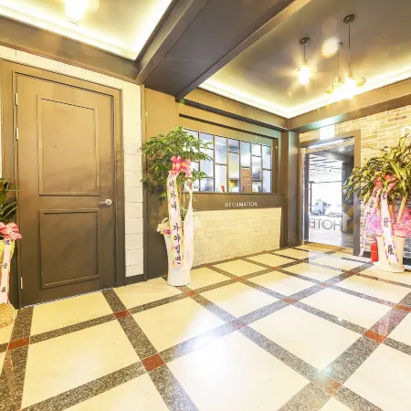 Yeosu 1st Avenue Hotel Отели рядом с достопримечательностью «Буддийский храм Сокчхон»