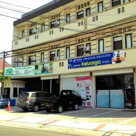 De Kost Madiun Отели в г. Мадиун