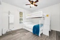 Updated home on 2/3 acre w/ HOT TUB and BOAT DOCK! Walk to 3 bars/eateries