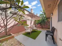 13.5 Miles to Disneyland! Family sized townhome in a quiet community. Hotels in Bellflower
