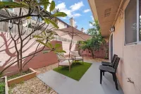13.5 Miles to Disneyland! Family sized townhome in a quiet community.