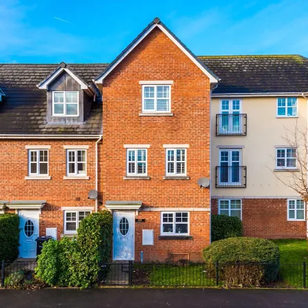 Modern House Ideal for Contractors Sleeps 8