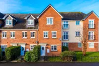 Modern House Ideal for Contractors Sleeps 8