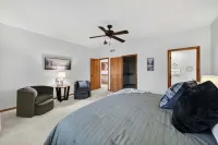 Quiet Lincoln Gem 3 King Brs Garage 3 Bedroom Home - balcony