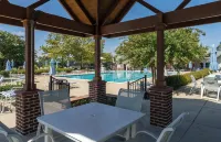 Bear Trap Glory Pools & Golf - Pools