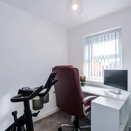 Ideal for Business Long-term Guests Free Parking