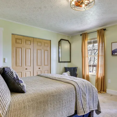 Laurelville Home w/ Hot Tub & Fire Pit