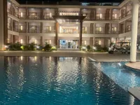 Nirvana Grand Hotel & Resort - piscina
