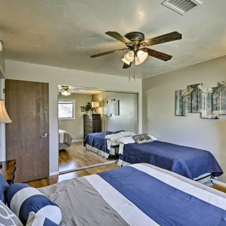 Flagstaff Townhome - Walk to Country Club and Pools!