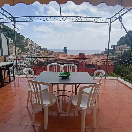 Penthouse in the historical center with sea view 5 minutes away from main square