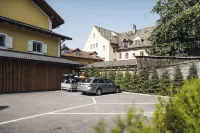 Emma Historic Hotel - Parkering