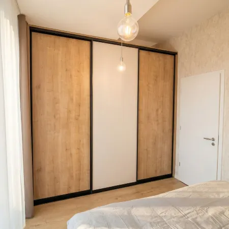 8-Min to Airport 1BR & 1LR Flat