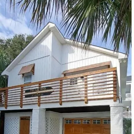 STEPS FROM BEACH The Surf Shack
