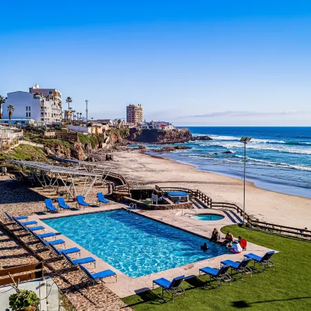 Bright Dog-Friendly Suite with Kitchenette, Heated Outdoor Pool, Hot Tub, Patio