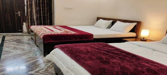 Shri Ved Vrinda Dham Aashram Hotels in Vrindavana