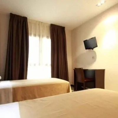 Hostal Avenida Barajas Отели рядом с достопримечательностью «Барахас»