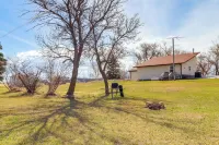 Peaceful Prairie Living! Rural Willow City Apt - Alloggi