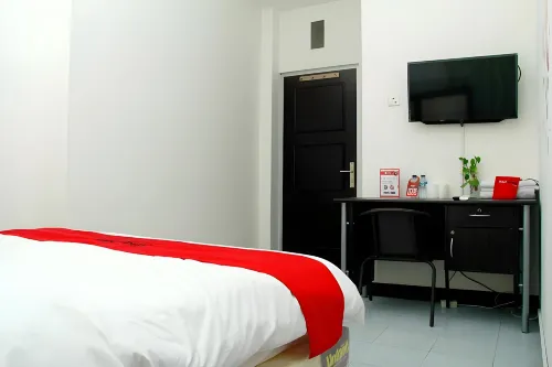 RedDoorz near Telkom Corporate University - Pensions