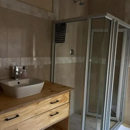Laroza Guest House