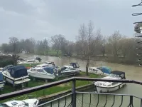 3 Bedroom Riverside House St Neots Marina Area - Parkplatz