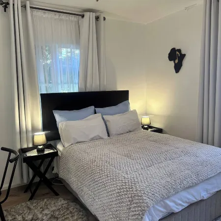 Charming Executive Studio, Solar Power, Wifi Отели рядом с достопримечательностью «Озеро Зу»