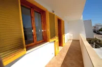 Air-Conditioned Yoko Holiday Home for 5 Guests - parking