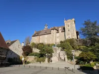T4 historic city center Montluçon near train station