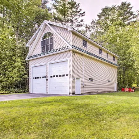 Readfield Retreat w/ Lake Maranacook Views!