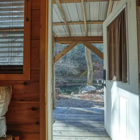Discover Serenity at TinyFox Cabin: Your Perfect Getaway Surrounded by Nature