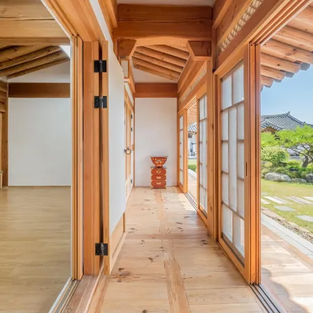 Gyeongju Wadamjung Hanok Pension Отели рядом с достопримечательностью «Храм Янсанджэ»