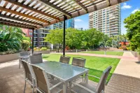 Resort Living < 10mins CBD ~ 2Bed / 2Bath / 1Car - Boutique
