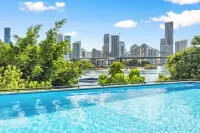 Wow! ~ Skyline City, Water + Story Bridge Views - 3-Star
