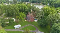 Poolside Paradise by Avantstay Waterfront Home + Pool + Spa Dock + Game Room Near Hiking - Balkoner