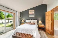 Th River House- Riverfront Cabin with Hot Tub, Fire Pit and Gazebo - 4-Star