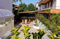Path House by Wonderful Italy - parking