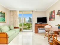 Luana Waikiki Hotel & Suites Hotels near برج ألوها
