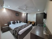 Hotel Raj Residency - parking