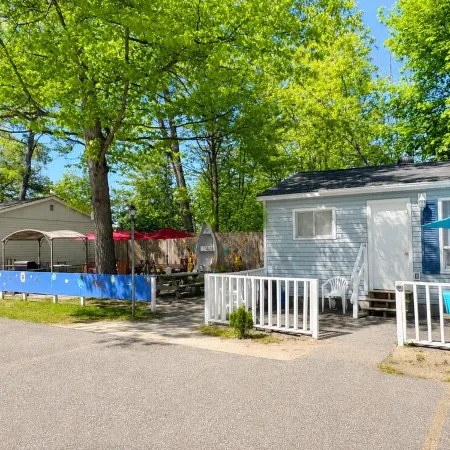 Cozy 2Br Cottage • Walk to Beach 1 • Free Parking & WiFi