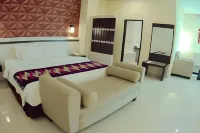 Puri Indah Hotel - Pools