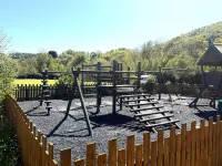 Glamping Hut - Sleeps up to 4 Hot Tub & Parking - parking