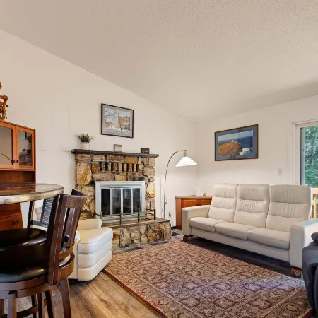 Wake Robin House - Comfortable & Close To Campus 4 Bedroom Home