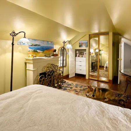 Historic 1825 Chesapeake Farm Stay Отели в г. Калверт