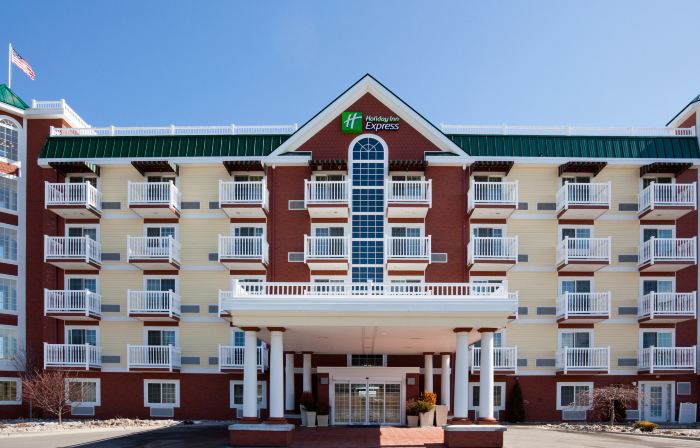 Holiday Inn Express & Suites PETOSKEY by IHG
