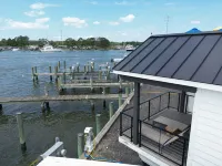 Cass-N-Reel Luxury Houseboat - Homestays