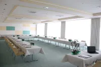 Spa & Wellnesshotel Bad Alexandersbad - Fichtelgebirge by Belvilla - parking