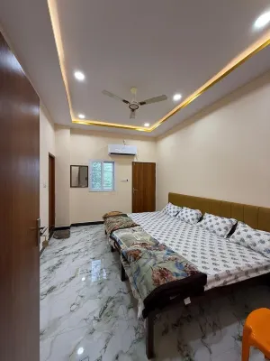 Rajguru Guest House - Gym