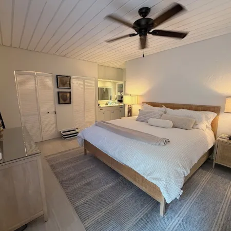 Mermaid Escape~Romantic Getaway Newly Renovated with Luxurious & Stunning Views Hotels in Frydendal