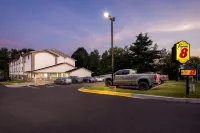 Super 8 by Wyndham East Stroudsburg/Poconos - Parking