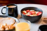 Cambria Hotel Boston Somerville - breakfast